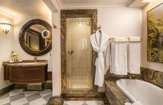 Luxury Twin Room Bathroom