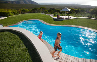  Family-friendly Garden Lodge outside area 