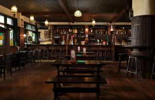 Gracie Kelly's Irish Pub - Interior