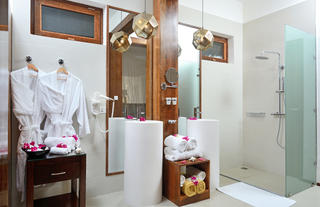 Sea Front Luxury Villa - bathroom