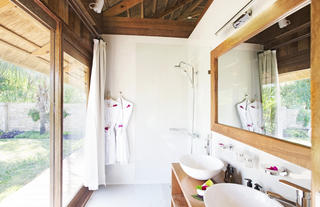 Royal Garden Villa with a Private Pool - bathroom