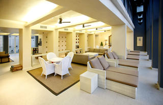 Pool Lounge