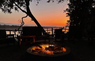 Vundu Camp riverside firepit