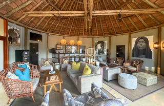 Lounge & Bar 