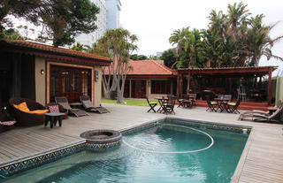 Singa Lodge - Pool Area