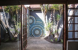 Singa Town Lodge - Outside Shower 