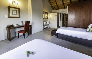 Hlosi Game Lodge - Family Suite Kids Bedroom 