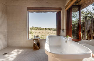 Hlosi Game Lodge - Luxury Suite Bathroom