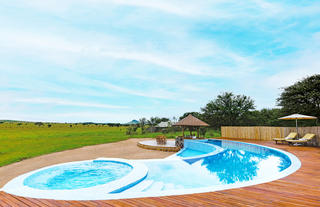 Infinity Pool with Jacuzzi