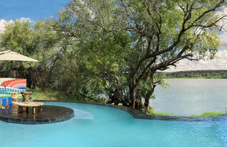 River Lodge: pool