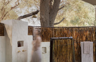 Old Mondoro - outdoor shower Bush Chalet