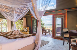 Deluxe Suite - with star gazing window & overlooking Zambezi River and private deck