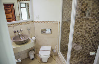 Standard Twin Bathroom