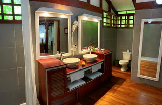 Bathroom - Suite Bungalow with Jacuzzi