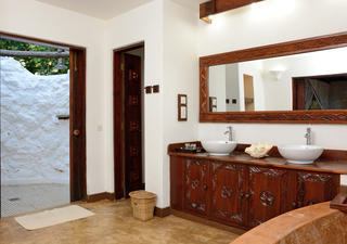 bathroom luxury suite