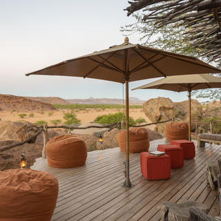 Camp Kipwe Lounge Deck mit Blick auf Damaraland