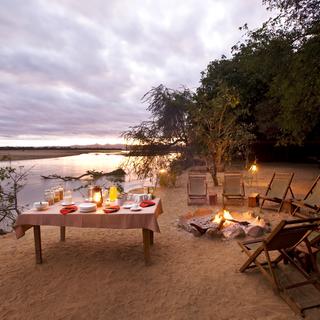 Early morning breakfast by the Luangwa River, before heading on a bush walk