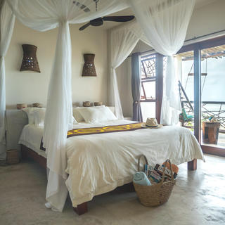 Percale linen, king size bed and large mosquito net ffor teh comfort of our guests.