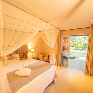 All deluxe rooms have air conditioning and are fitted with mosquito nets. They all have an ensuite bathroom with a lovely big shower.