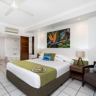 The Reef Retreat Spa Suite Ground Floor Bedroom