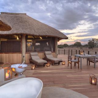 Lion Camp - Deluxe Suite - Deck with Bath and private Dinner