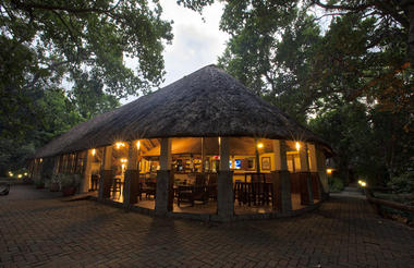 Island Safari Lodge - Main Area