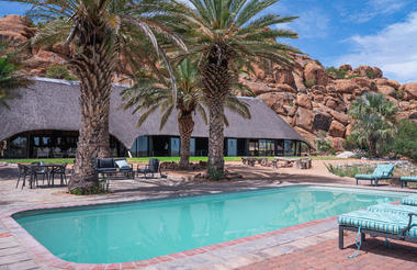 Outdoor pool & sunbeds