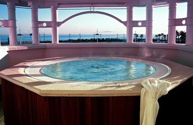 Jacuzzi at The Table Bay Hotel