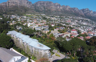 The Glen Apartments & 12 Apostals mountain range