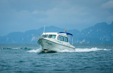 Hotel Speedboat