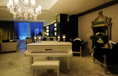 Piano Lounge