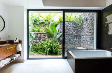 Luxury Pool Villa Bathroom