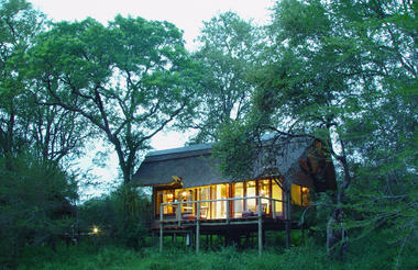 Rhino Post Safari Lodge - Room