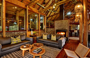 Rhino Post Safari Lodge - Lodge 