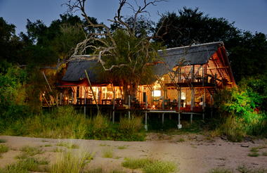 Rhino Post Safari Lodge - Lodge 