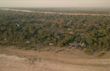 Hybrid luxury Camp / Lodge experience 