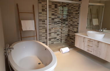 Park Hill - Luxury Self Catering Apartment  - bathrrom