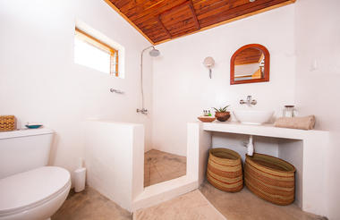 Ndutu Safari Lodge updated bathroom