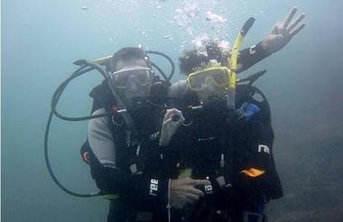 Diver training at Kinasi Lodge's Blue World PADI centre