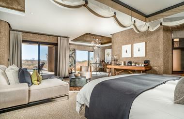 Luxury Suite Bedroom 