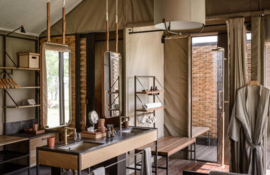 Singita Sabora Tented Camp - Bathroom in Suite