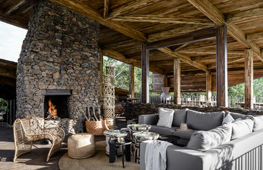 Singita Faru Faru Lodge - Fireplace