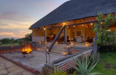Bar & Lounge