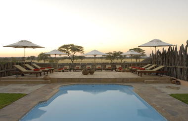 Swimming pool overlooking the endless savannah 