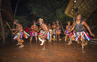 The Boma - Dinner & Drum Show: entertainers