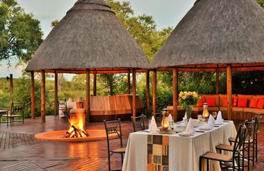 Hoyo Hoyo Safari Lodge - Deck Dinner Setup