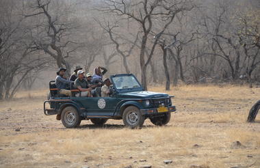 JEEP SAFARI