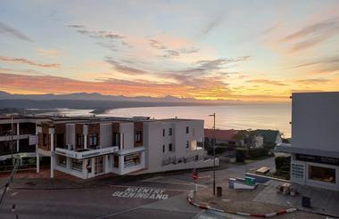 Sunset over Kuerbooms river