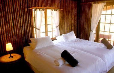 CAMELTHORN KALAHARI LODGE