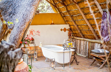 Honeymoon Deluxe Tent outdoor bath